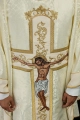 Ornat ecru z wizerunkiem Jezusa Chrystusa na krzyżu - KOR/190/05/83/PA - HAF KOR/190/05/83/PA - Dewocjonalia P.H. Jakóbczak - Katolicki sklep liturgiczny i hurtownia