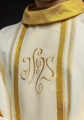 Ornat ecru z bogatym złoceniem i motywem IHS - KOR/183/05/27 - HAF KOR/183/05/27 - Dewocjonalia P.H. Jakóbczak - Katolicki sklep liturgiczny i hurtownia