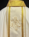 Ornat ecru z bogatym złoceniem i motywem IHS - KOR/183/05/27 - HAF KOR/183/05/27 - Dewocjonalia P.H. Jakóbczak - Katolicki sklep liturgiczny i hurtownia