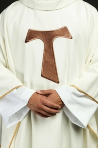 Ornat liturgiczny ecru z krzyżem franciszkańskim - KOR/180/05/01