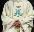 Ornat ecru z motywem maryjnym - KOR/061/05/01 - HAF KOR/061/05/01 - Dewocjonalia P.H. Jakóbczak - Katolicki sklep liturgiczny i hurtownia