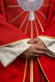 Ornat czerwony z haftem Ducha Świętego - KOR/015/02/01 - HAF KOR/015/02/01 - Dewocjonalia P.H. Jakóbczak - Katolicki sklep liturgiczny i hurtownia