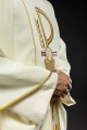Ornat ecru haftowany z motywem kielicha IHS - KOR/001/05/01 - HAF KOR/001/05/01 - Dewocjonalia P.H. Jakóbczak - Katolicki sklep liturgiczny i hurtownia