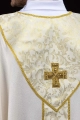 Ornat ecru ze złotym krzyżem i tkaniną żakardową - LE/7075/05 - HAF LE/7075/05 - Dewocjonalia P.H. Jakóbczak - Katolicki sklep liturgiczny i hurtownia