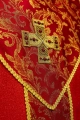 Czerwony ornat z krzyżem i tkaniną żakardową - LE/7075/02 - HAF LE/7075/02 - Dewocjonalia P.H. Jakóbczak - Katolicki sklep liturgiczny i hurtownia