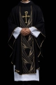 Czarny ornat z haftowanym pasem PAX i motywem kłosów pszenicy - LE/7050/07 - HAF LE/7050/07 - Dewocjonalia P.H. Jakóbczak - Katolicki sklep liturgiczny i hurtownia
