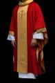 Czerwony ornat z haftowanym motywem krzyża i złotym pasem - LE/7034/02 - HAF LE/7034/02 - Dewocjonalia P.H. Jakóbczak - Katolicki sklep liturgiczny i hurtownia