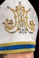 Mitra maryjna ecru i niebieska ręcznie zdobiona kamieniami naturalnymi - HM/9006/05/88 - HAF HM/9006/05/88 - Dewocjonalia P.H. Jakóbczak - Katolicki sklep liturgiczny i hurtownia
