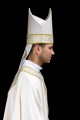 Mitra ecru z haftowanym krzyżem na tkaninie żakardowej - LE/9075/05 - HAF LE/9075/05 - Dewocjonalia P.H. Jakóbczak - Katolicki sklep liturgiczny i hurtownia