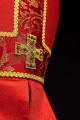 Mitra czerwona z haftowanym krzyżem na tkaninie żakardowej - LE/9075/02 - HAF LE/9075/02 - Dewocjonalia P.H. Jakóbczak - Katolicki sklep liturgiczny i hurtownia