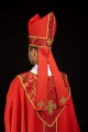 Mitra czerwona z haftowanym krzyżem na tkaninie żakardowej - LE/9075/02 - HAF LE/9075/02 - Dewocjonalia P.H. Jakóbczak - Katolicki sklep liturgiczny i hurtownia