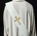 Stuła diakońska ecru z haftem krzyża - KSD/133/05 - HAF KSD/133/05 - Dewocjonalia P.H. Jakóbczak - Katolicki sklep liturgiczny i hurtownia
