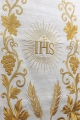 Lektorium ecru z haftem monogramu IHS - LE/8047/05 - HAF LE/8047/05 - Dewocjonalia P.H. Jakóbczak - Katolicki sklep liturgiczny i hurtownia