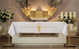 Obrus ołtarzowy ze złotym haftem hostii i kielicha - 150 x 300 cm - KOH/038