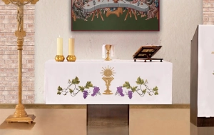 Obrus ołtarzowy z haftem kielicha i winogron - 150 x 350 cm - KOH/021