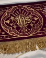 Baldachim procesyjny z bordowego aksamitu z haftem eucharystycznym - 140 x 160 cm - KBA/004/05/20/PA - HAF KBA/004/05/20/PA 140*160 - Dewocjonalia P.H. Jakóbczak - Katolicki sklep liturgiczny i hurtownia