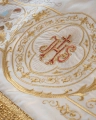 Baldachim procesyjny ecru z haftem eucharystycznym i aniołami - 130 x 160 cm - KBA/003 - HAF KBA/003 130*160 - Dewocjonalia P.H. Jakóbczak - Katolicki sklep liturgiczny i hurtownia