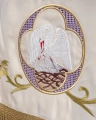 Baldachim procesyjny ecru z haftem eucharystycznym i różami - 130 x 160 cm - KBA/006 - HAF KBA/006 130*160 - Dewocjonalia P.H. Jakóbczak - Katolicki sklep liturgiczny i hurtownia