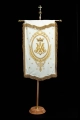 Dwustronna chorągiew procesyjna z Matką Bożą Wniebowziętą i monogramem maryjnym - 80 x 130 cm - CHD/005 - HAF CHD/005/06-05/109 80*130 - Dewocjonalia P.H. Jakóbczak - Katolicki sklep liturgiczny i hurtownia