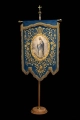 Dwustronna chorągiew procesyjna z Matką Bożą Niepokalanie Poczętą i monogramem maryjnym - 80 x 130 cm - CHD/004 - HAF CHD/004/06/109 80*130 - Dewocjonalia P.H. Jakóbczak - Katolicki sklep liturgiczny i hurtownia