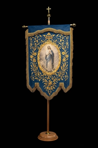 Dwustronna chorągiew procesyjna z Matką Bożą Niepokalanie Poczętą i monogramem maryjnym - 80 x 130 cm - CHD/004 - HAF CHD/004/06/109 80*130 - Dewocjonalia P.H. Jakóbczak - Katolicki sklep liturgiczny i hurtownia