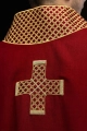 Dalmatyka czerwona z haftowanym krzyżem - S-1070-02-70-D - HAF S-1070-02-70-D - Dewocjonalia P.H. Jakóbczak - Katolicki sklep liturgiczny i hurtownia
