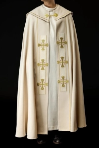 Kapa liturgiczna ecru z haftowanymi krzyżami - S-3068-05-70