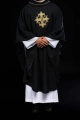 Ornat czarny z haftowanym krzyżem - S-7065-07-70 - HAF S-7065-07-70 - Dewocjonalia P.H. Jakóbczak - Katolicki sklep liturgiczny i hurtownia