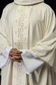 Ornat ecru z haftowanym pasem z motywem krzyża - S-7060-05-53 - HAF S-7060-05-53 - Dewocjonalia P.H. Jakóbczak - Katolicki sklep liturgiczny i hurtownia
