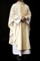 Ornat ecru z haftowanym pasem z motywem krzyży - S-7062-05-53 - HAF S-7062-05-53 - Dewocjonalia P.H. Jakóbczak - Katolicki sklep liturgiczny i hurtownia