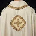 Ornat ecru z haftowanym krzyżem - HAF S-7066-05-70 - Dewocjonalia P.H. Jakóbczak - Katolicki sklep liturgiczny i hurtownia