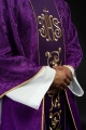 Ornat fioletowy z haftowanym pasem z monogramem IHS - S-7059-03-67 - HAF S-7059-03-67 - Dewocjonalia P.H. Jakóbczak - Katolicki sklep liturgiczny i hurtownia