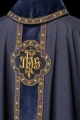 Ornat fioletowy z haftowanym pasem z monogramem IHS - S-7067-03-70 - HAF S-7067-03-70 - Dewocjonalia P.H. Jakóbczak - Katolicki sklep liturgiczny i hurtownia