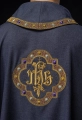 Ornat fioletowy z haftowanym pasem z monogramem IHS - S-7073-03-70 - HAF S-7073-03-70 - Dewocjonalia P.H. Jakóbczak - Katolicki sklep liturgiczny i hurtownia