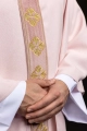 Ornat różowy z haftowanym pasem z motywem krzyża - S-7069-08-70 - HAF S-7069-08-70 - Dewocjonalia P.H. Jakóbczak - Katolicki sklep liturgiczny i hurtownia