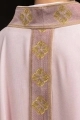Ornat różowy z haftowanym pasem z motywem krzyża - S-7069-08-70 - HAF S-7069-08-70 - Dewocjonalia P.H. Jakóbczak - Katolicki sklep liturgiczny i hurtownia