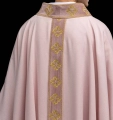 Ornat różowy z haftowanym pasem z motywem krzyża - S-7069-08-70 - HAF S-7069-08-70 - Dewocjonalia P.H. Jakóbczak - Katolicki sklep liturgiczny i hurtownia