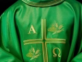 Ornat zielony z haftem symboli Alfa i Omega, kłosów zboża i krzyża - S-7053-01-54 - HAF S-7053-01-54 - Dewocjonalia P.H. Jakóbczak - Katolicki sklep liturgiczny i hurtownia