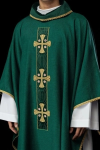 Ornat zielony z haftowanymi krzyżami - S-7068-01-70
