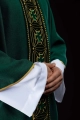Ornat zielony z haftowanym pasem z motywem krzyży - S-7071-01-70 - HAF S-7071-01-70 - Dewocjonalia P.H. Jakóbczak - Katolicki sklep liturgiczny i hurtownia