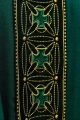 Ornat zielony z haftowanym pasem z motywem krzyży - S-7071-01-70 - HAF S-7071-01-70 - Dewocjonalia P.H. Jakóbczak - Katolicki sklep liturgiczny i hurtownia