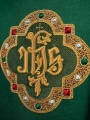 Ornat zielony z haftowanym pasem z monogramem IHS - S-7073-01-70 - HAF S-7073-01-70 - Dewocjonalia P.H. Jakóbczak - Katolicki sklep liturgiczny i hurtownia