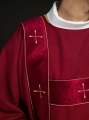 Dalmatyka czerwona z haftowanymi krzyżami i aksamitnymi pasami - LE/1073/02/B - HAF LE/1073/02/B - Dewocjonalia P.H. Jakóbczak - Katolicki sklep liturgiczny i hurtownia