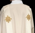 Dalmatyka ecru z haftowanym krzyżem i aksamitnymi pasami - LE/1030/05/B - HAF LE/1030/05/B - Dewocjonalia P.H. Jakóbczak - Katolicki sklep liturgiczny i hurtownia