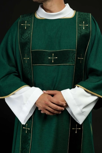 Dalmatyka zielona z haftowanymi krzyżami i aksamitnymi pasami - LE/1073/01/B - HAF LE/1073/01/B - Dewocjonalia P.H. Jakóbczak - Katolicki sklep liturgiczny i hurtownia