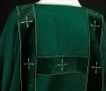 Dalmatyka zielona z haftowanymi krzyżami i aksamitnymi pasami - LE/1073/01/B - HAF LE/1073/01/B - Dewocjonalia P.H. Jakóbczak - Katolicki sklep liturgiczny i hurtownia