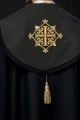 Kapa liturgiczna czarna z aksamitnym pasem i haftowanym krzyżem - LE/3029/07 - HAF LE/3029/07 - Dewocjonalia P.H. Jakóbczak - Katolicki sklep liturgiczny i hurtownia