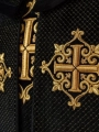 Kapa liturgiczna czarna z aksamitnym pasem i haftowanym krzyżem - LE/3029/07 - HAF LE/3029/07 - Dewocjonalia P.H. Jakóbczak - Katolicki sklep liturgiczny i hurtownia