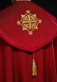 Kapa liturgiczna czerwona z aksamitnym pasem i haftowanym krzyżem - LE/3029/02 - HAF LE/3029/02 - Dewocjonalia P.H. Jakóbczak - Katolicki sklep liturgiczny i hurtownia