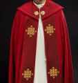Kapa liturgiczna czerwona z aksamitnym pasem i haftowanym krzyżem - LE/3029/02 - HAF LE/3029/02 - Dewocjonalia P.H. Jakóbczak - Katolicki sklep liturgiczny i hurtownia